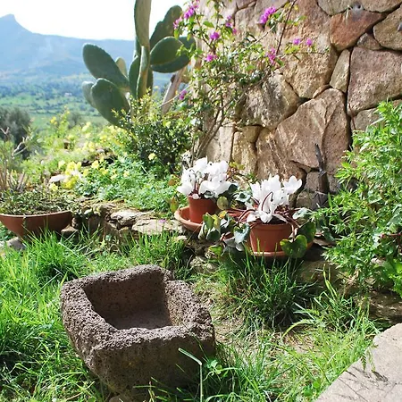 Essenza Sardegna Pensión 4*